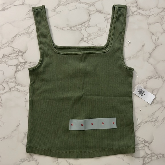 🆕 Crop Tank Bundle - Picture 2 of 3